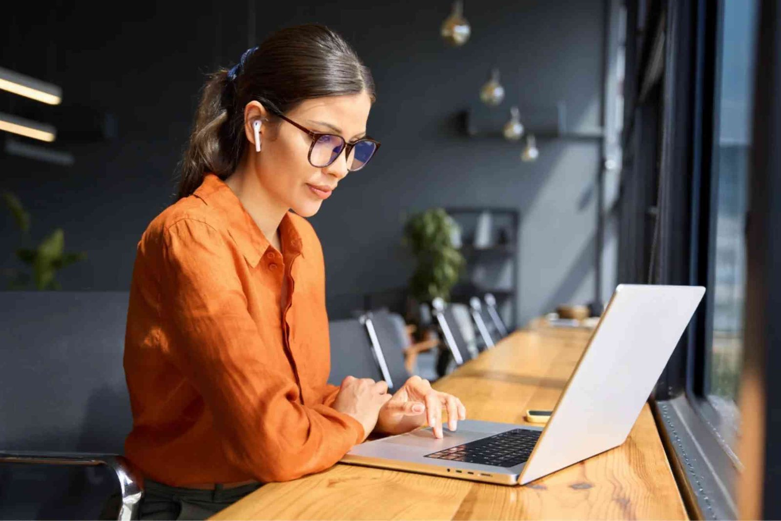 How Travel Websites Can Use SEO Tools to find low-competition keywords more consistently in 2026